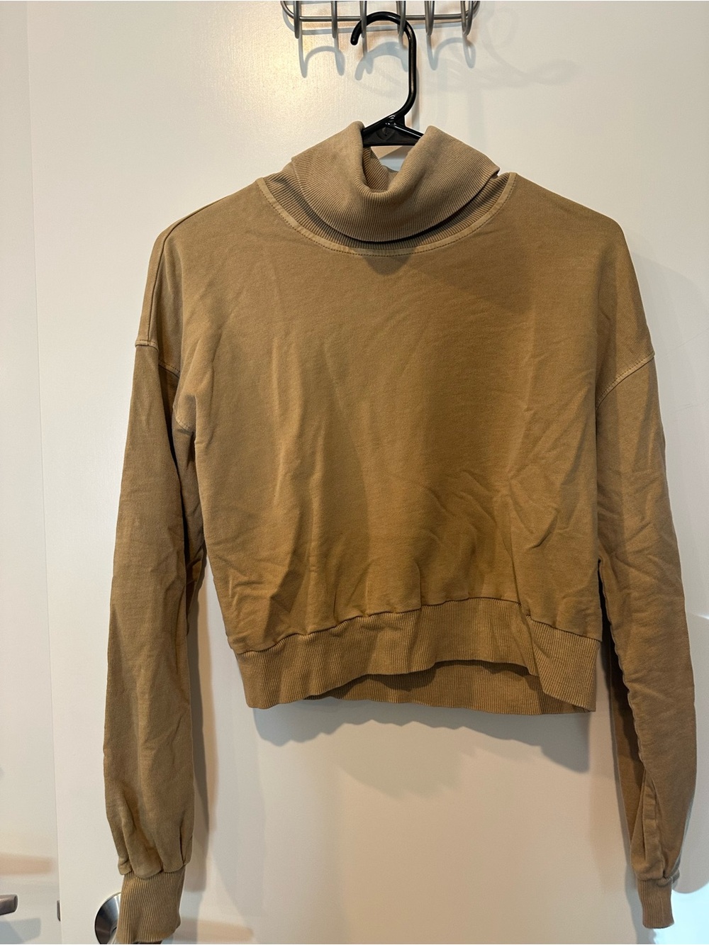 Le Lis Cropped Turtleneck Sweater - Tan